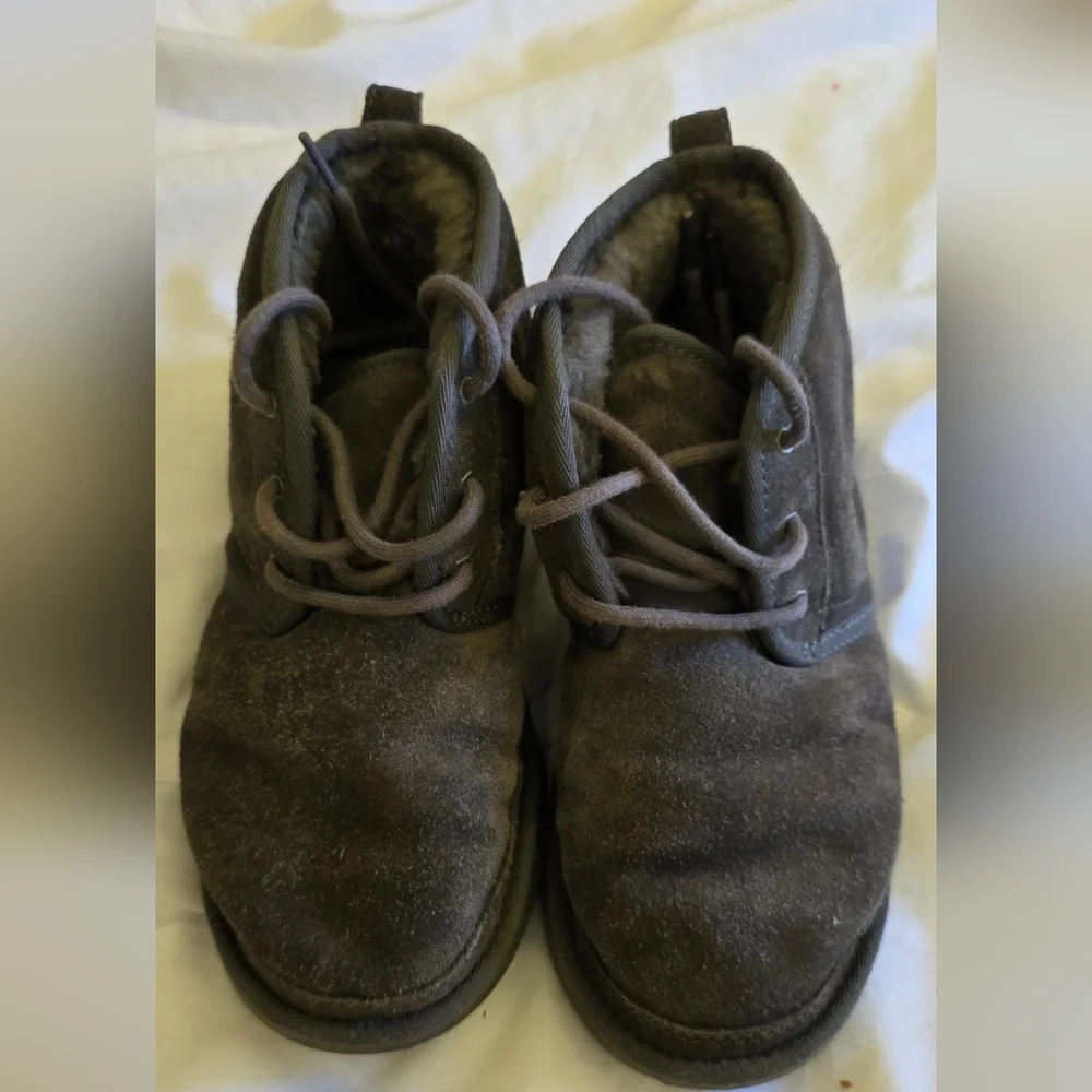 UGG Kids Neumel Boots Gray Suede Size 4 (Fits Women’s 6)